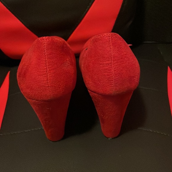 Red, suede heels! Perfect for Valentine’s Day - Picture 4 of 6